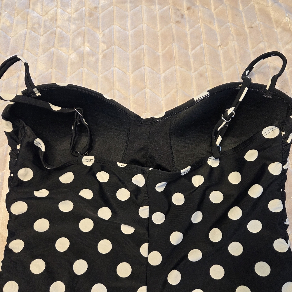 WOMAN'S CATALINA ONE PIECE SWIMSUIT LARGE 12 - 14 BLACK WHITE POLKA DOT - Picture 7 of 8